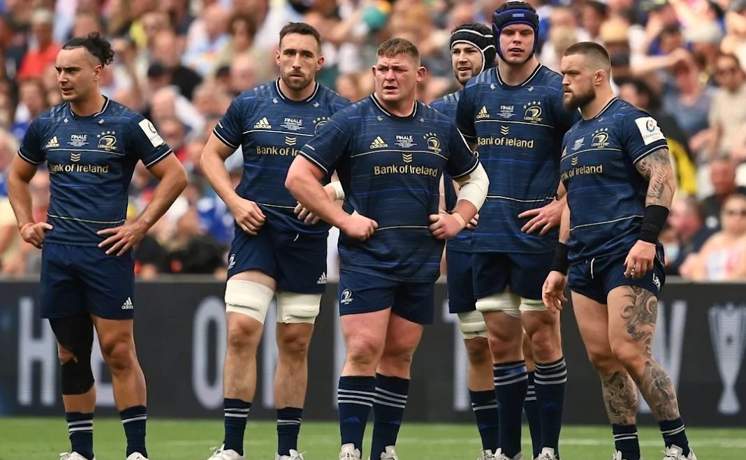 Leinster Rugby players on field waiting for a TMO decision