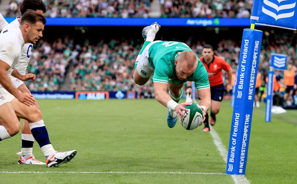 Keith Earls diving for a try