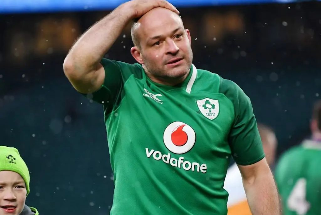 Rory Best holding his head