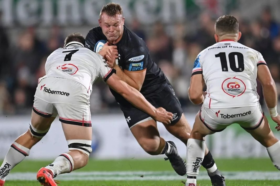 Ulster rugby players tackling a player