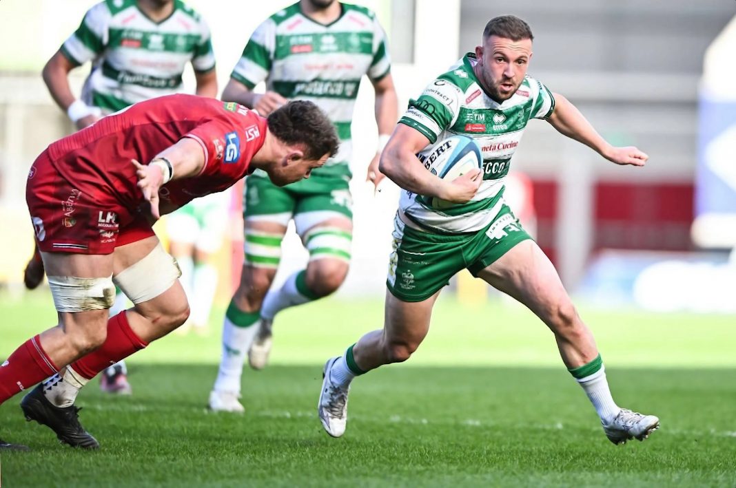 Benetton Rugby player running with the ball