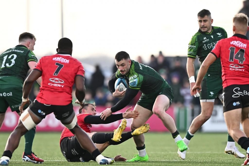 Connacht player shrugging off a tackle