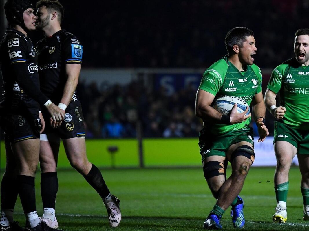 Connacht Rugby players celebrating a score against the Dragons