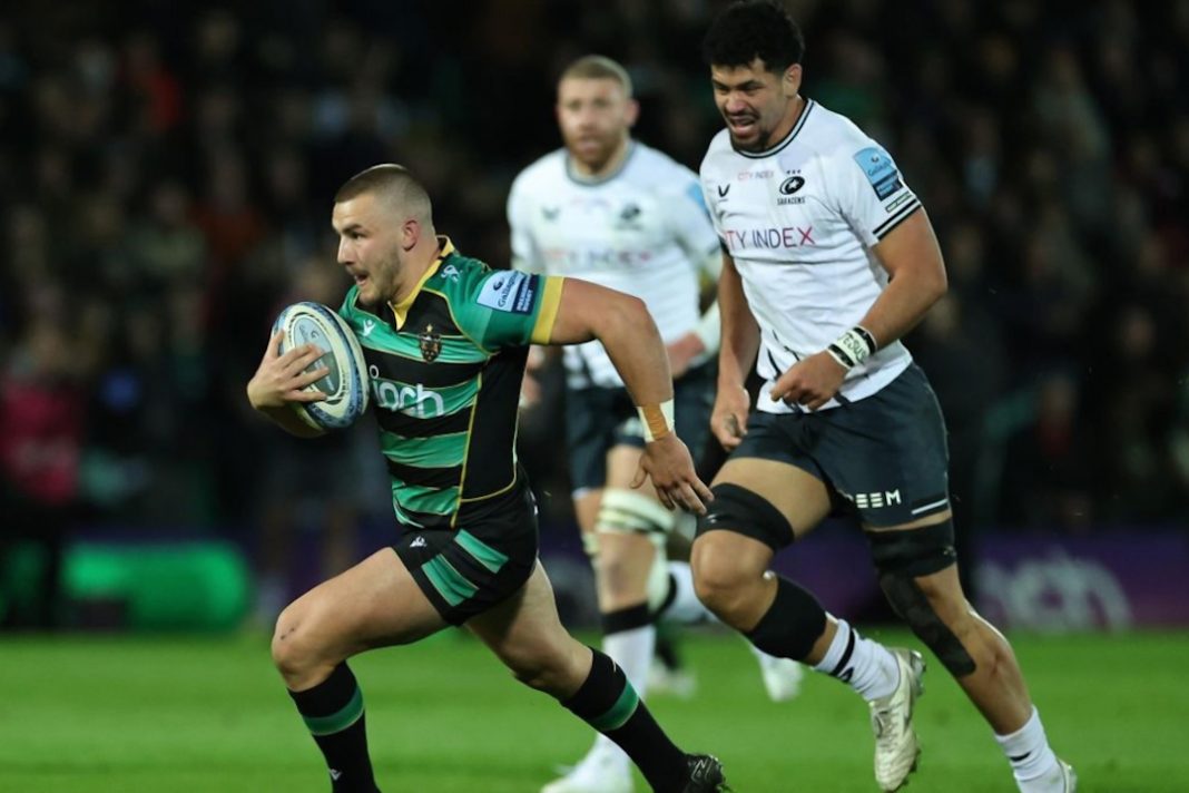 Northampton Saints player running away from defenders