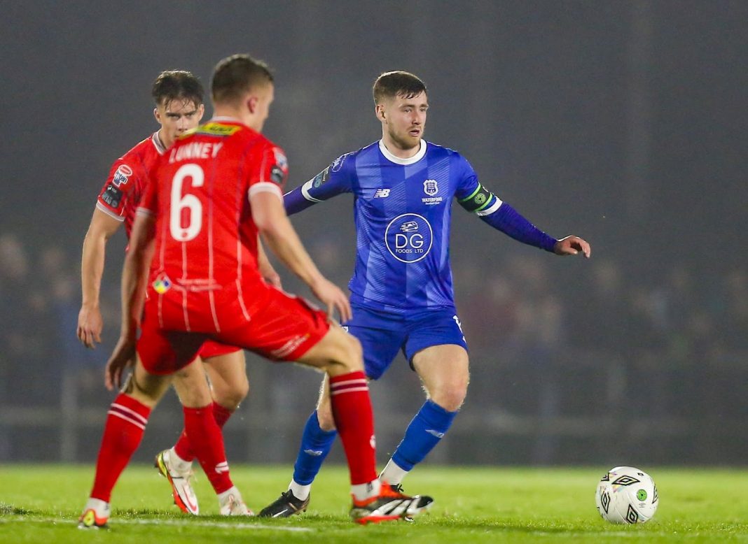 Waterford soccer player trying to get past Shelbourne defenders