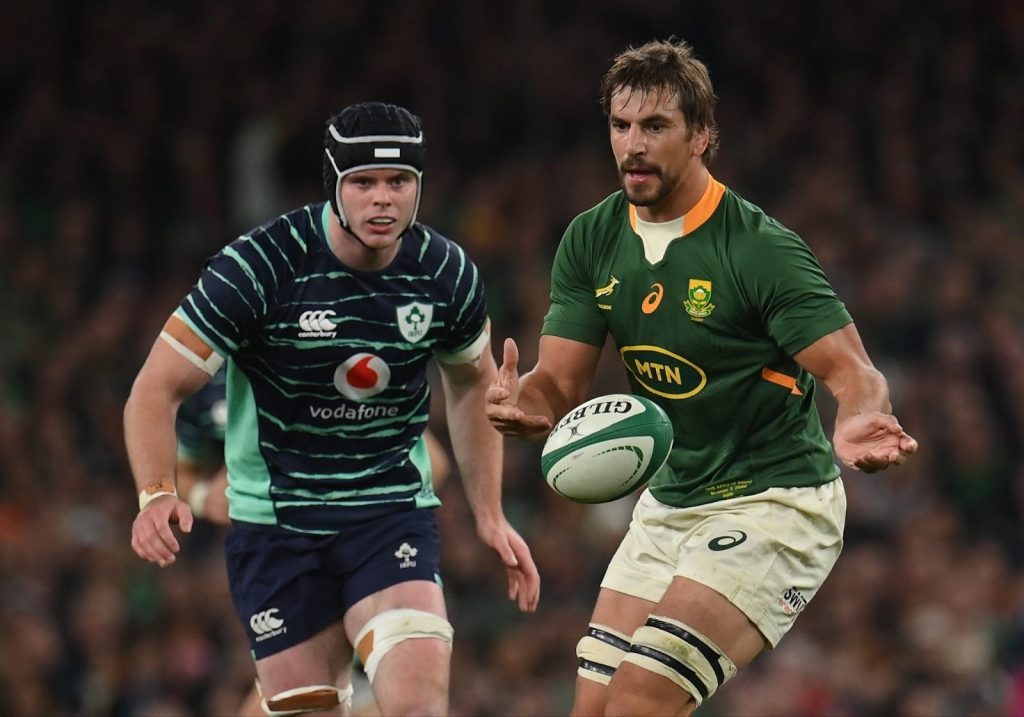 South African player passing the ball