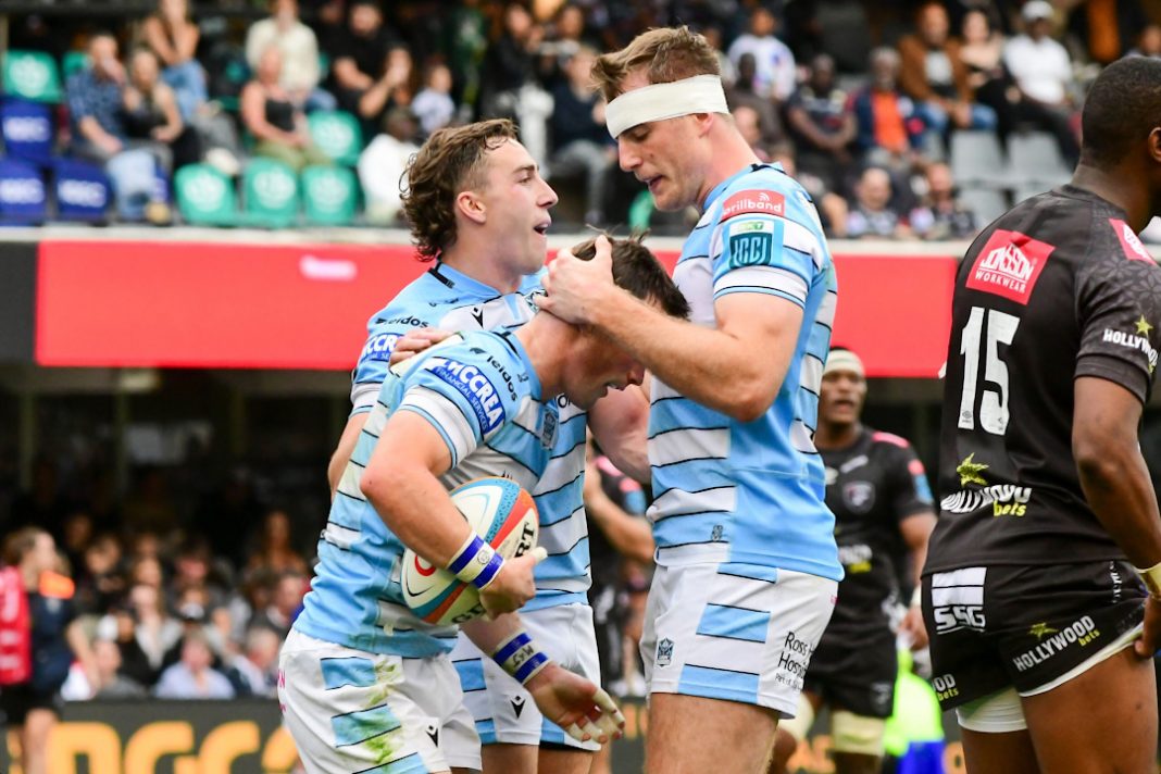 A photo of the Hollywoodbets Sharks players celebrating a try