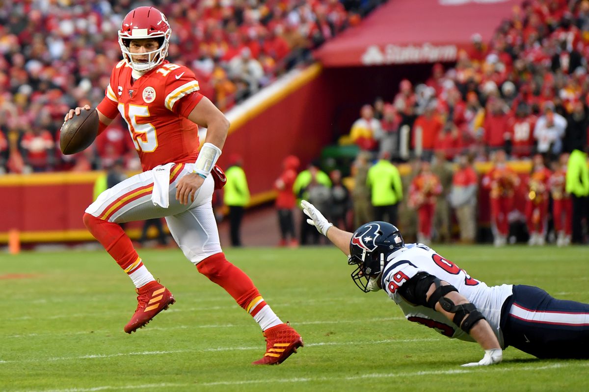 Patrick Mahomes evades a sack.
