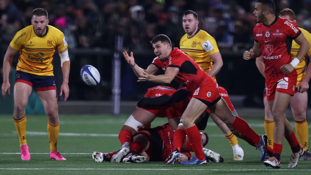 Antoine Dupont passing the ball for Toulouse.