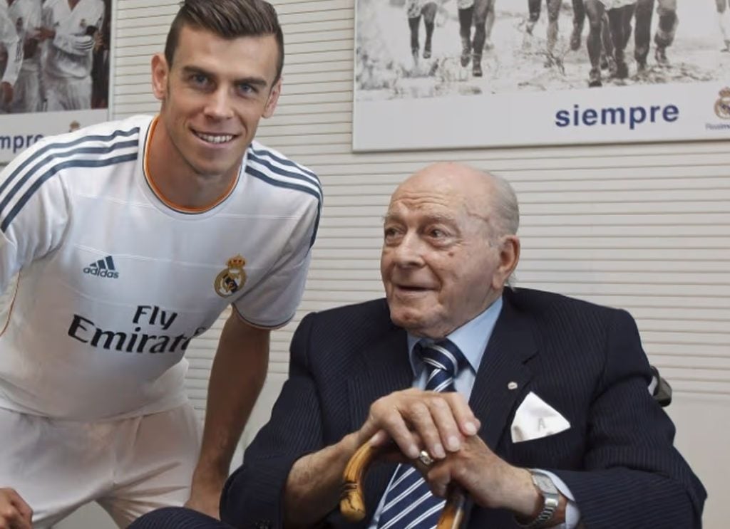 A photo of Alfredo Di Stefano with Gareth Bale